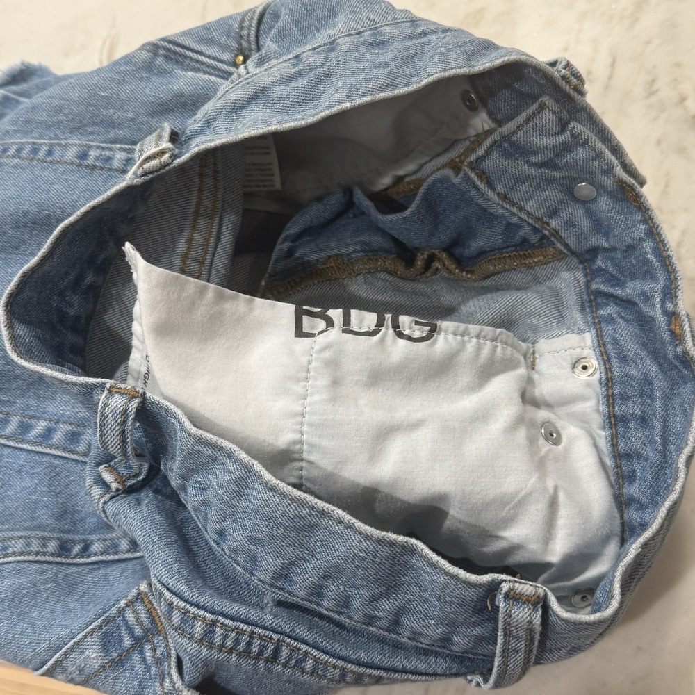Urban Outfitters BDG Women's High Rise Raw Hem Denim Jean 3" Shorts Size 25 - Picture 7 of 8